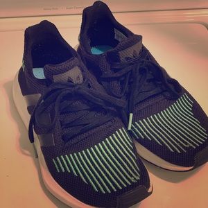 Adidas Swift Run Tennis Shoe 👟